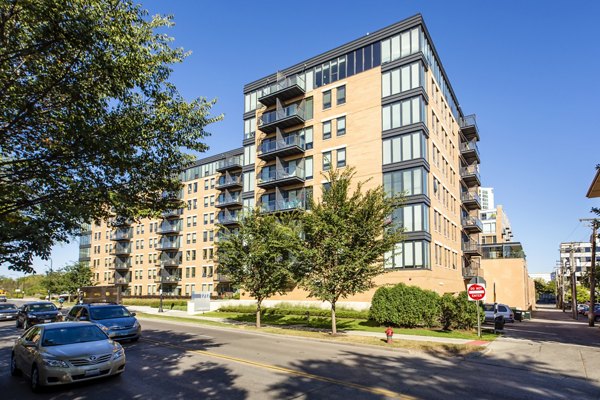 exterior at 1717 Evanston Apartments 