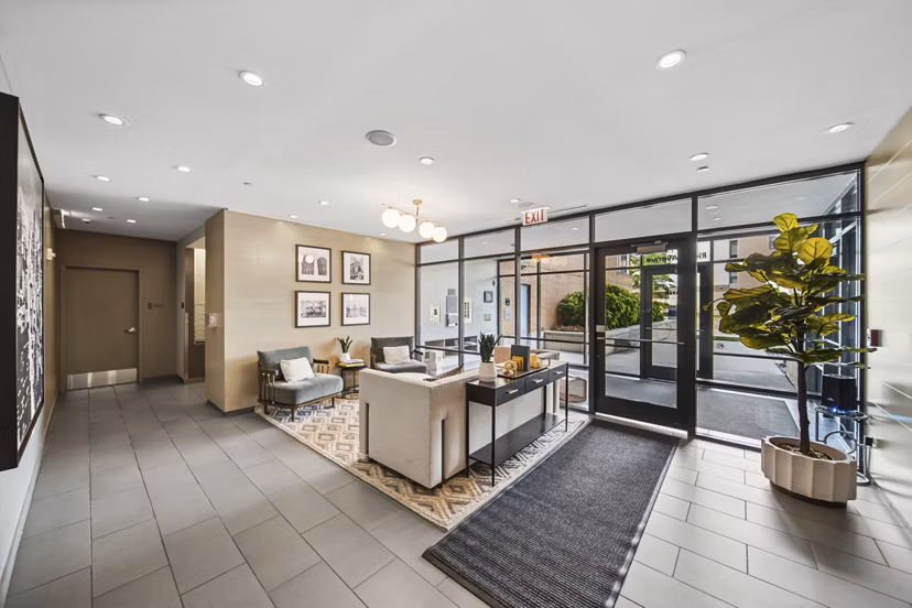 clubhouse at 1717 Evanston Apartments