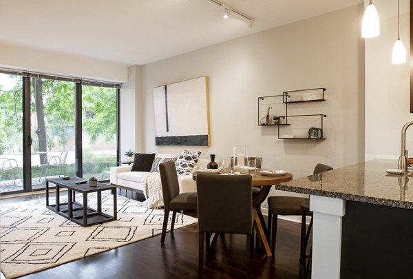 living room at 1717 Evanston Apartments 