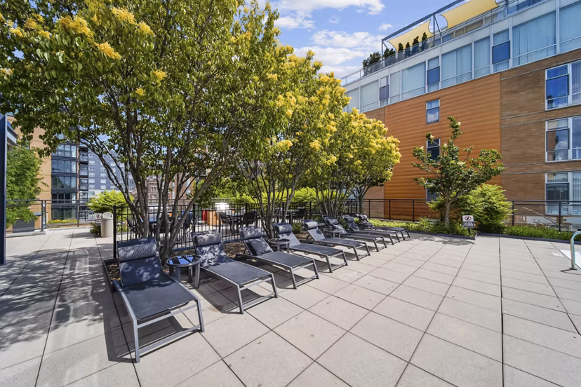 patio at 1717 Evanston Apartments