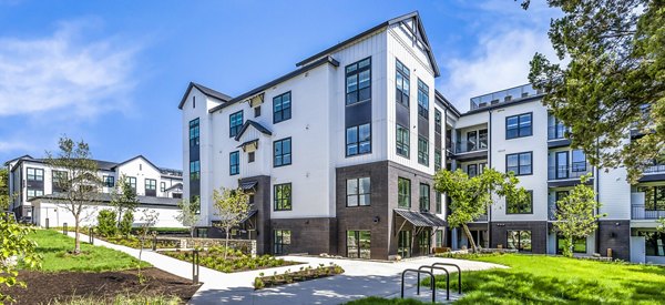 Perch Apartments: Contemporary building in urban setting