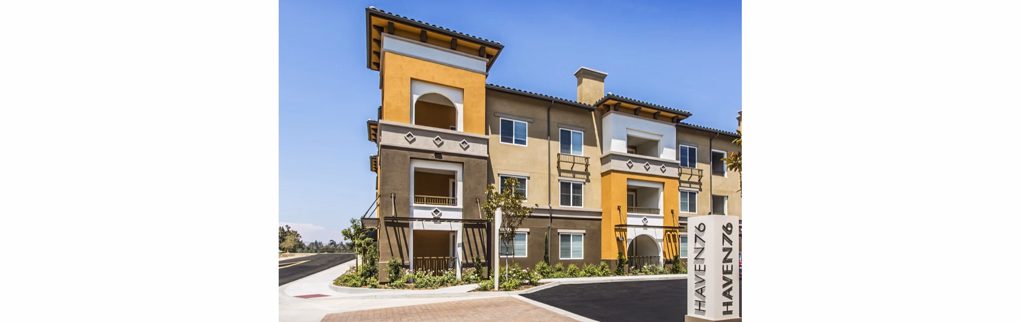 Haven76 Apartments: Modern view of luxury apartments in San Diego