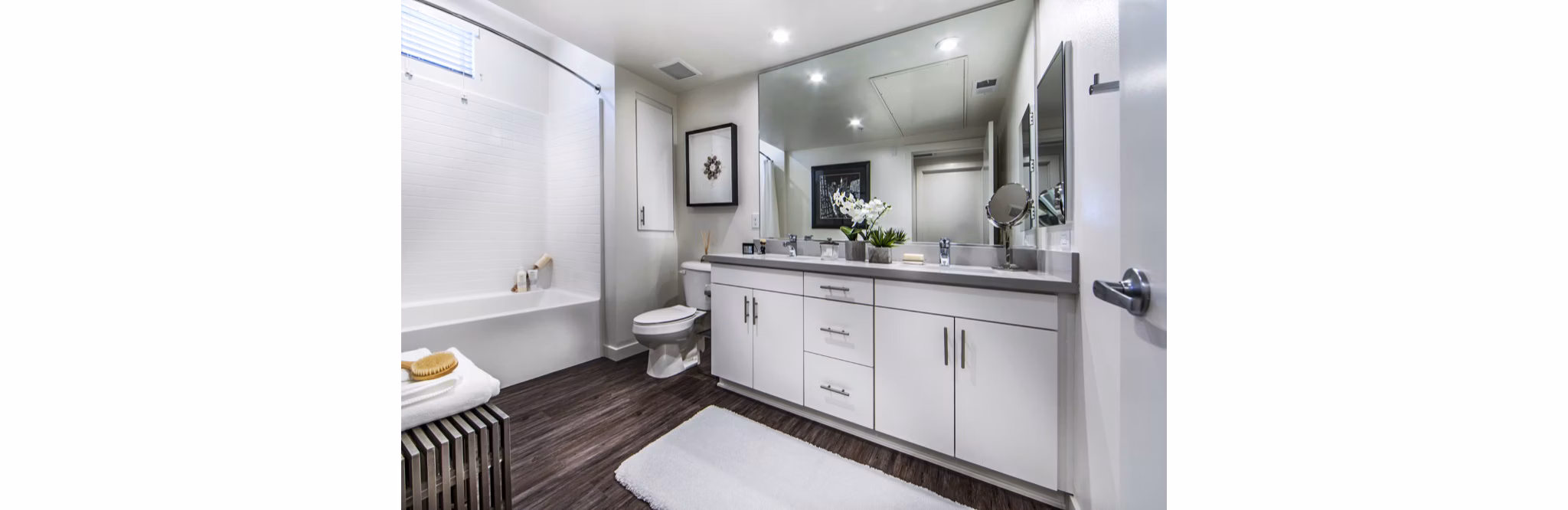 Haven76 Apartments: Luxurious bathroom with modern fixtures and stylish design