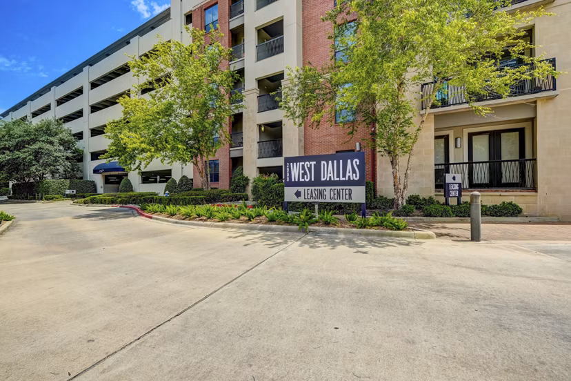 exterior at 2900 West Dallas Apartments 