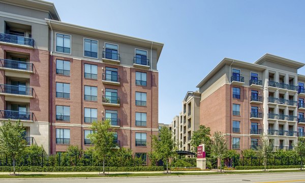 exterior at 2900 West Dallas Apartments