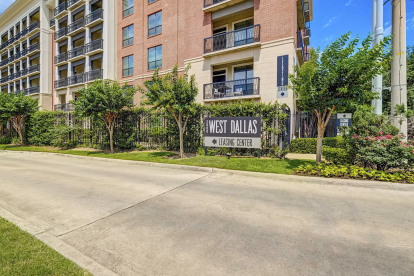 exterior at 2900 West Dallas Apartments 