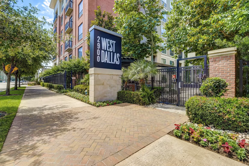 exterior at 2900 West Dallas Apartments 
