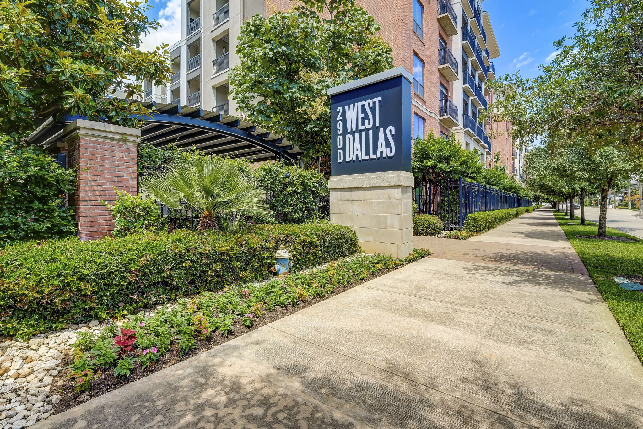 exterior at 2900 West Dallas Apartments 