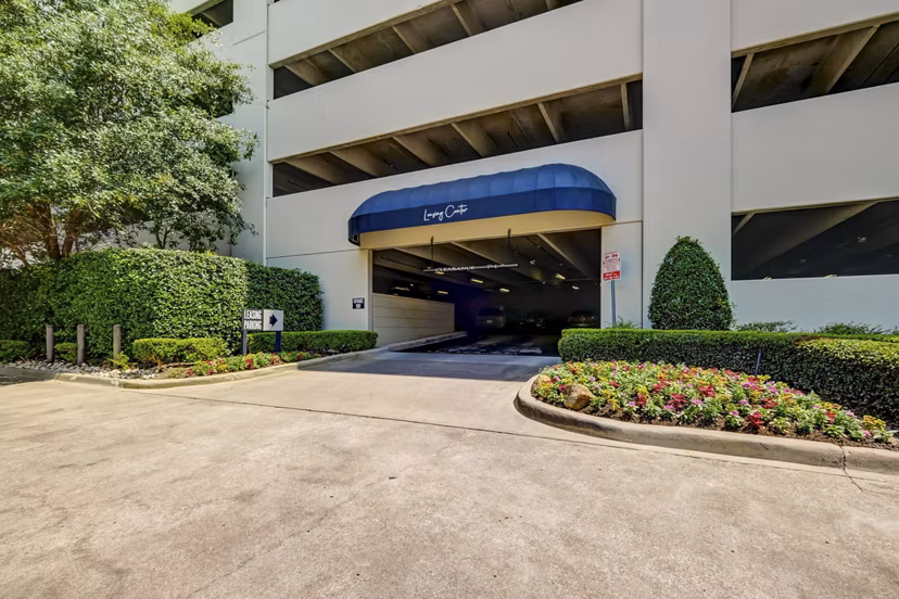 exterior at 2900 West Dallas Apartments 