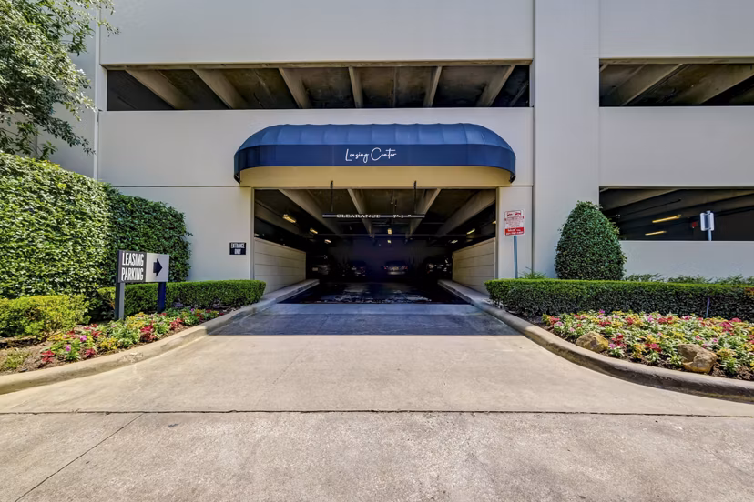 exterior at 2900 West Dallas Apartments 