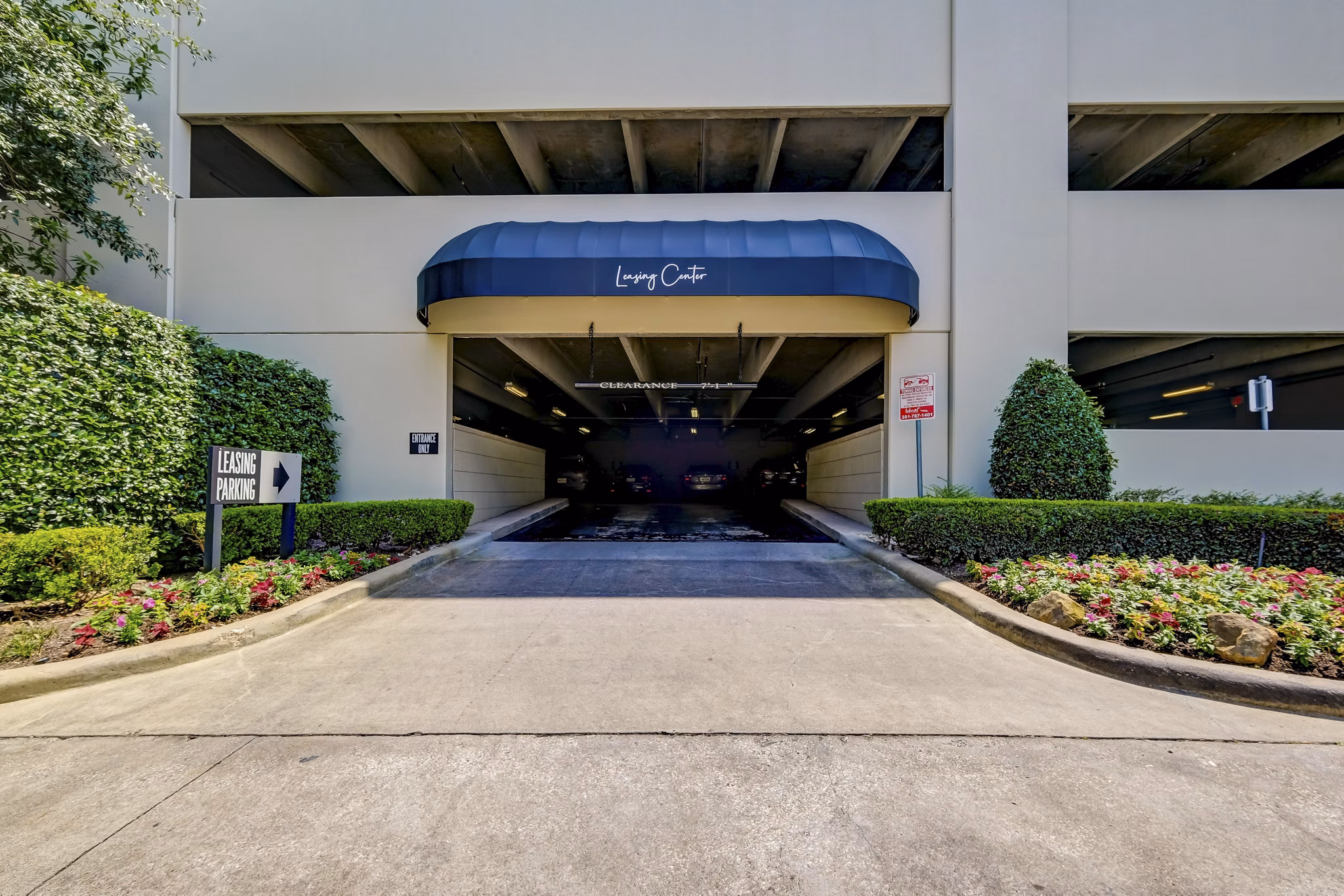 exterior at 2900 West Dallas Apartments 
