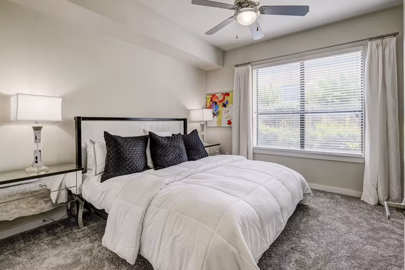 bedroom at 2900 West Dallas Apartments 