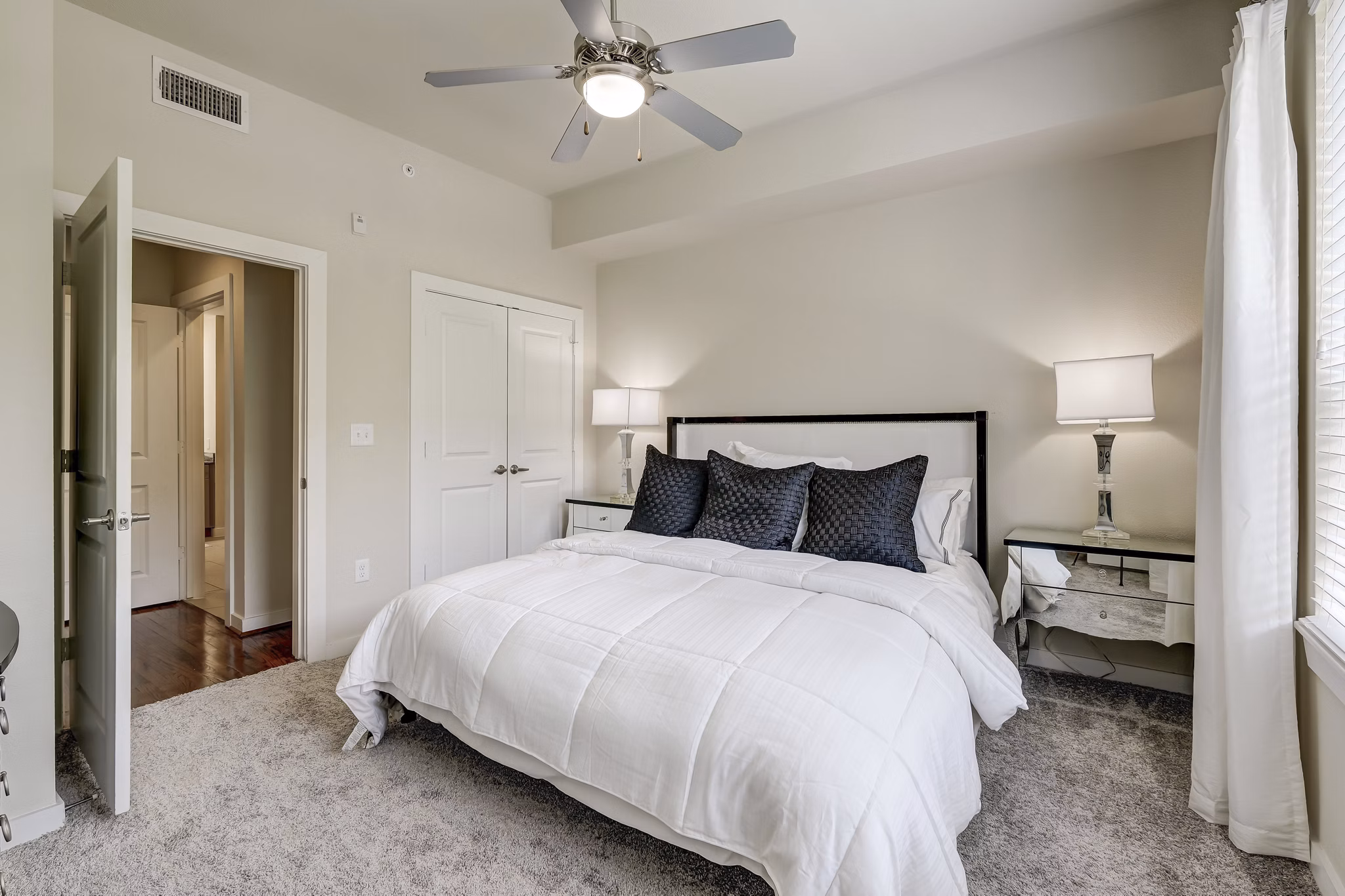 bedroom at 2900 West Dallas Apartments 