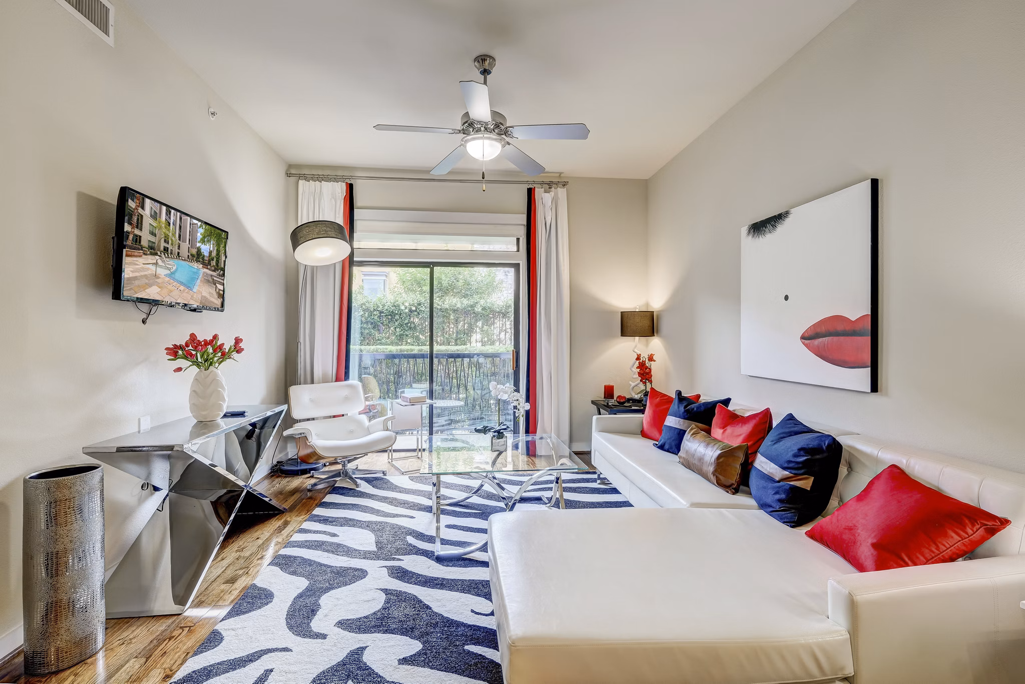 living room at 2900 West Dallas Apartments 