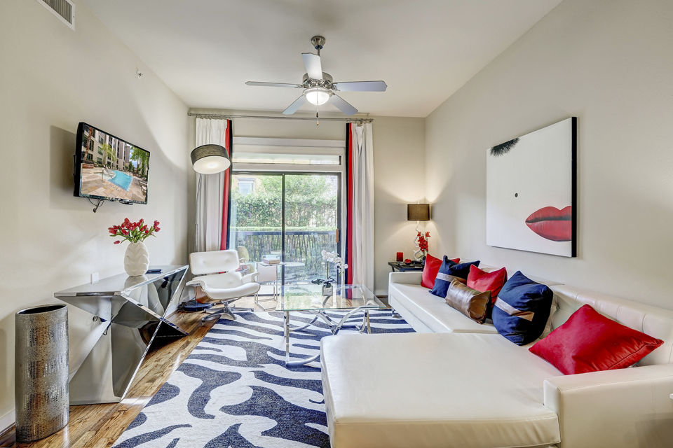 living room at 2900 West Dallas Apartments 