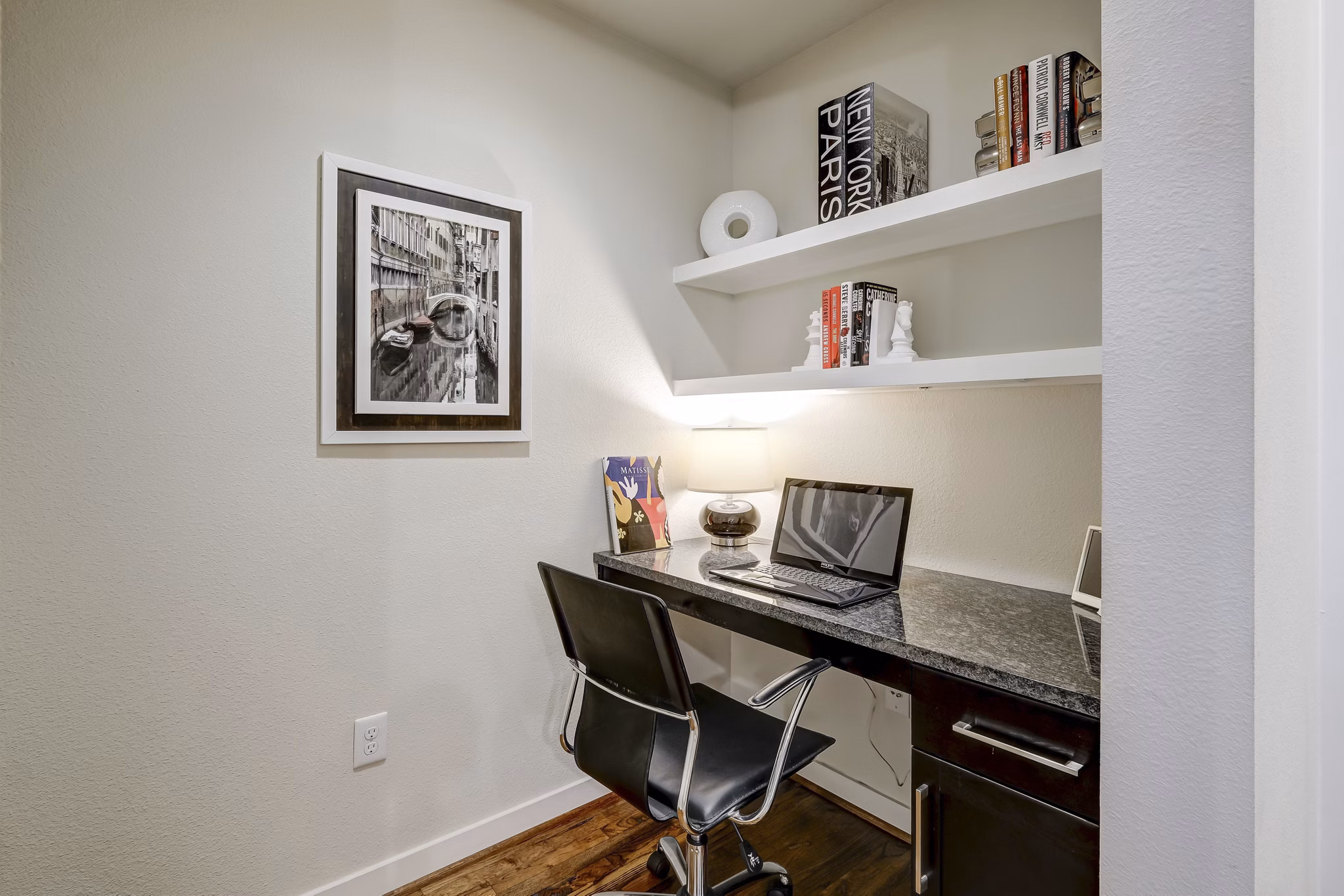 living room at 2900 West Dallas Apartments 