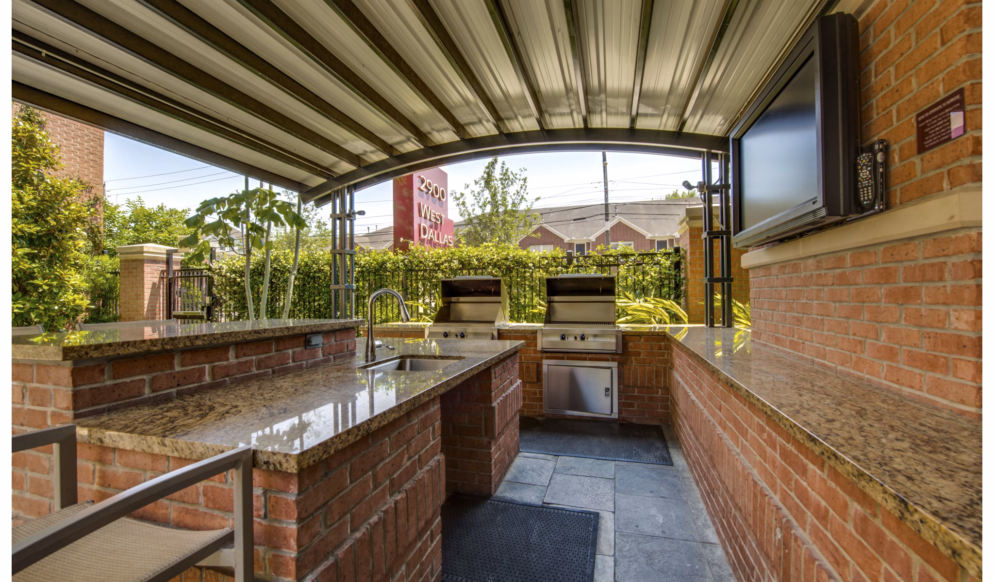 Chic patio area with modern seating at 2900 West Dallas Apartments, offering a luxurious outdoor experience in the heart of urban living