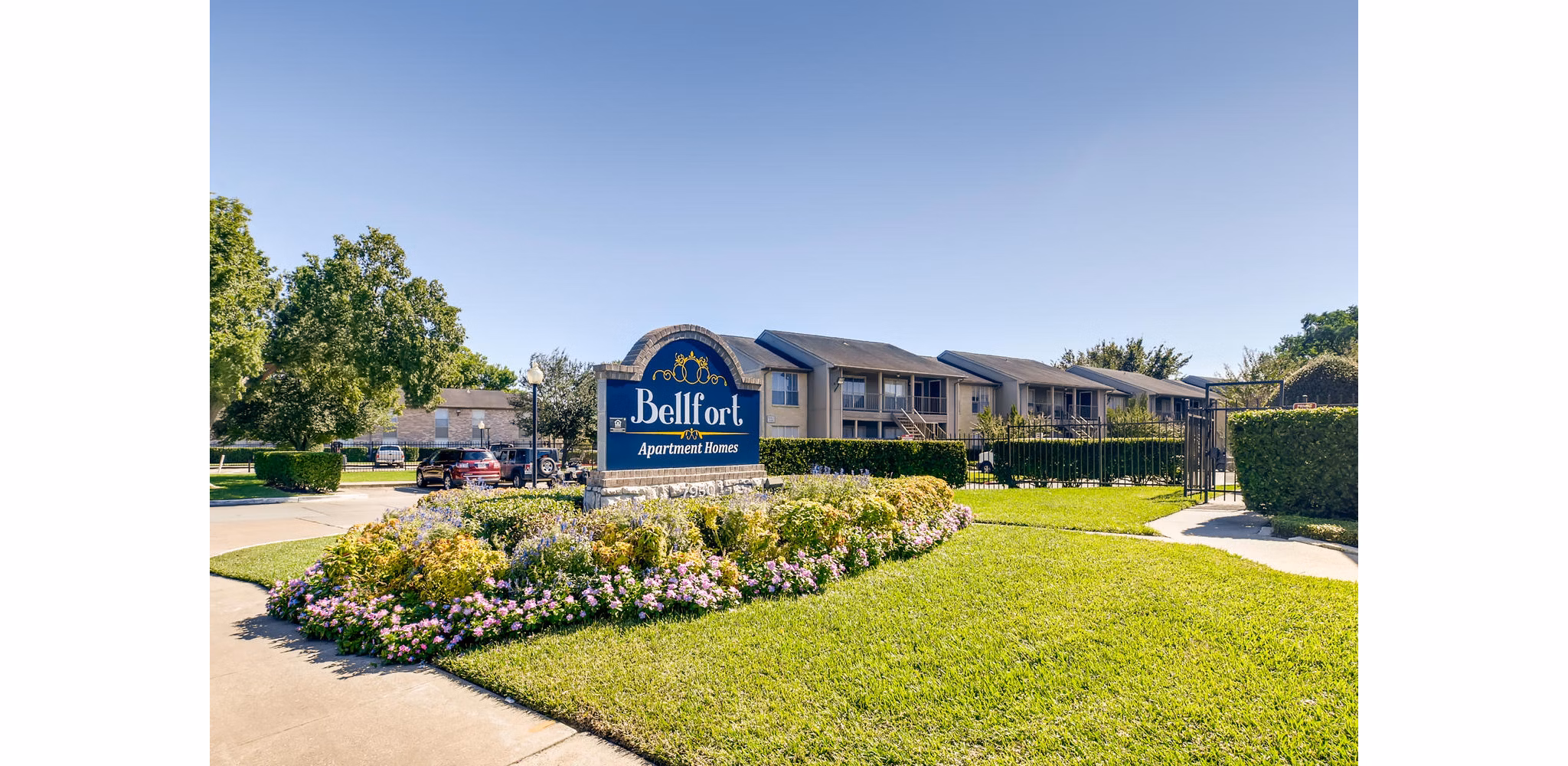The Bellfort Apartments: Upscale with landscaped gardens in central location