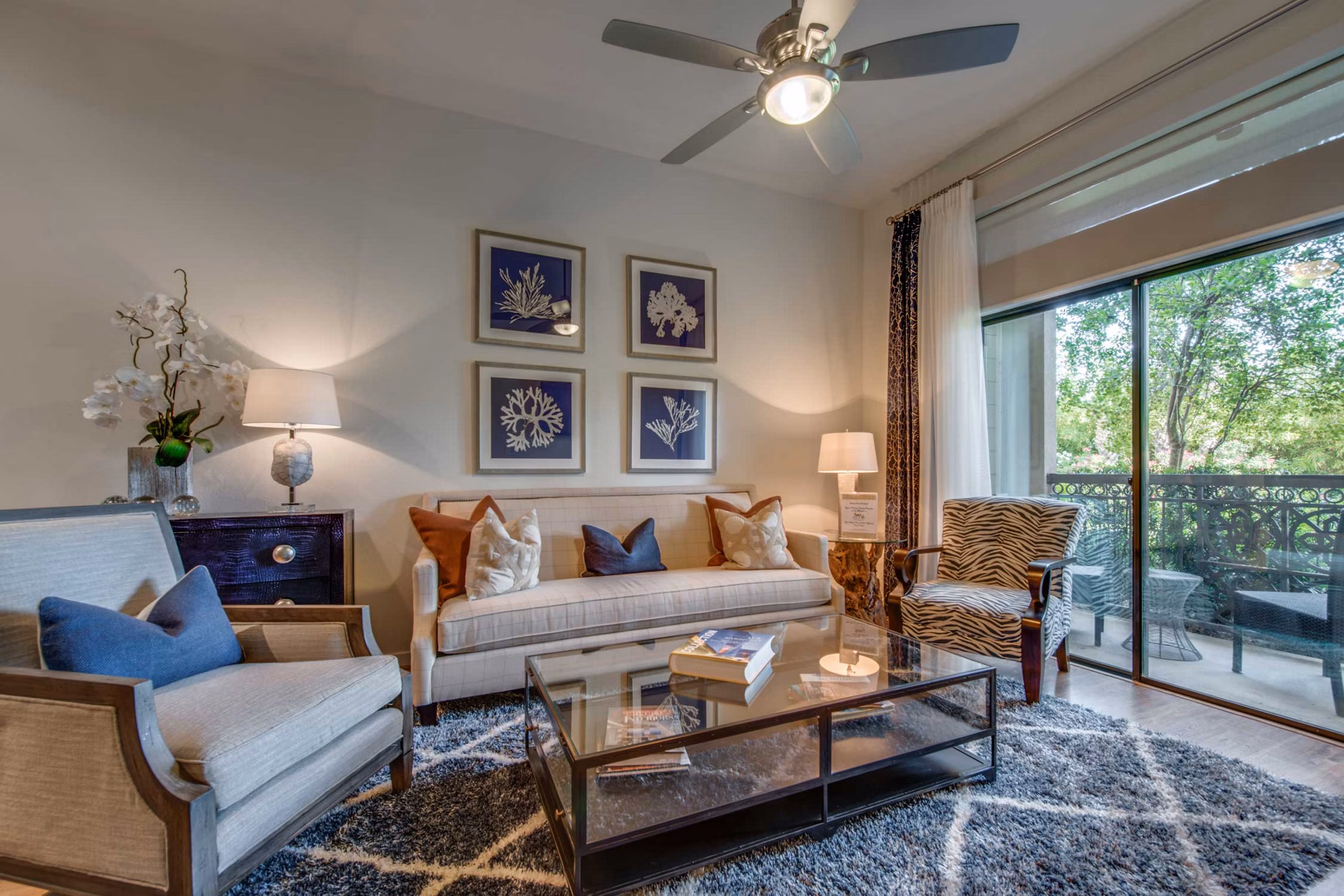 Spacious living room with modern decor at Grove at Wilcrest Apartments