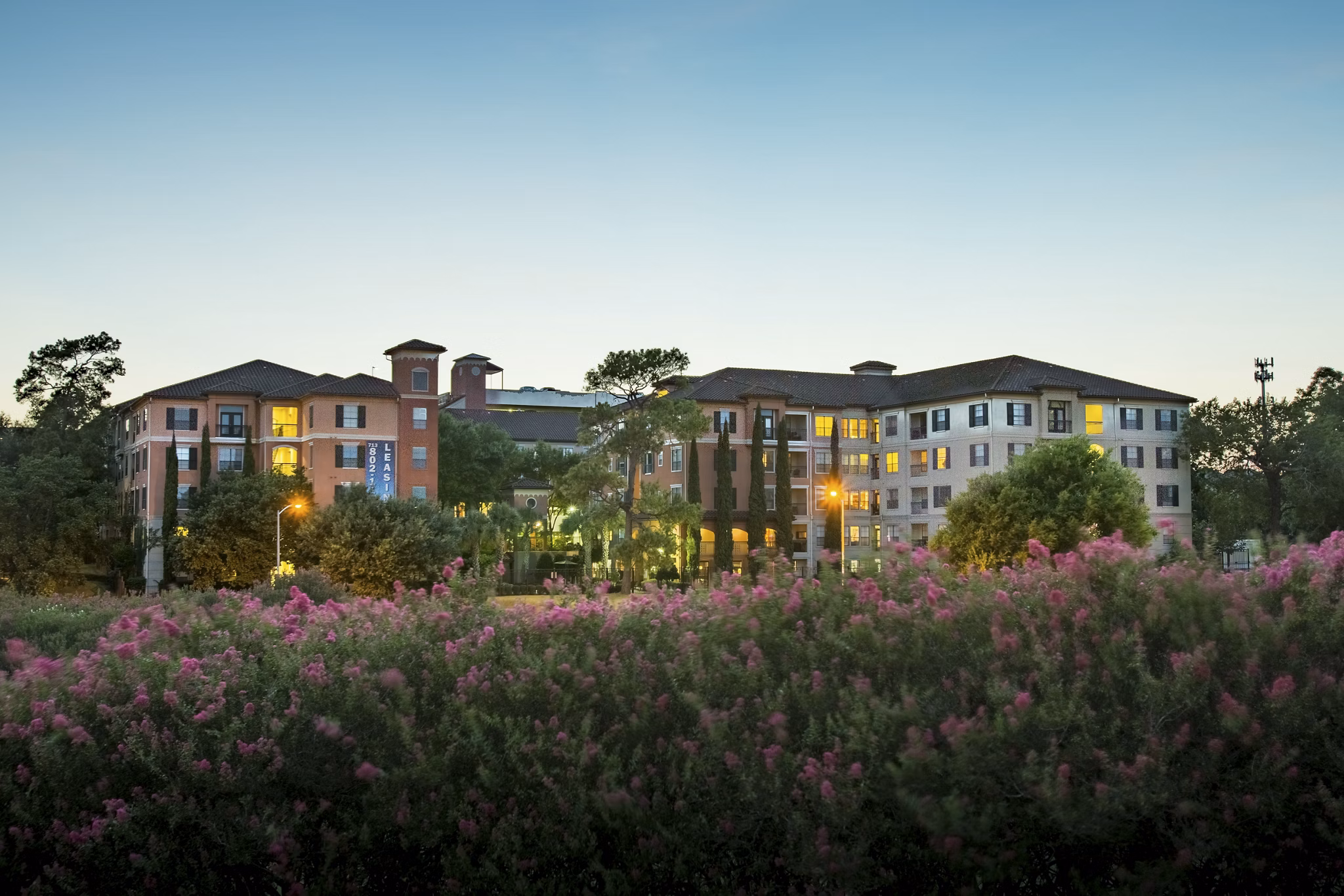 Jackson Hill Apartments: Elegant at a luxury apartment community in vibrant city neighborhood
