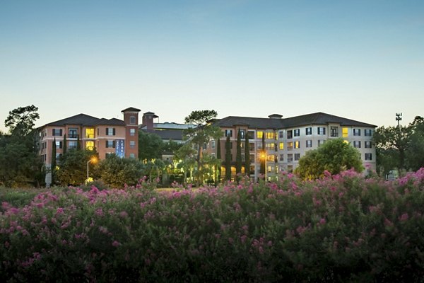 Jackson Hill Apartments: Elegant at a luxury apartment community in vibrant city neighborhood
