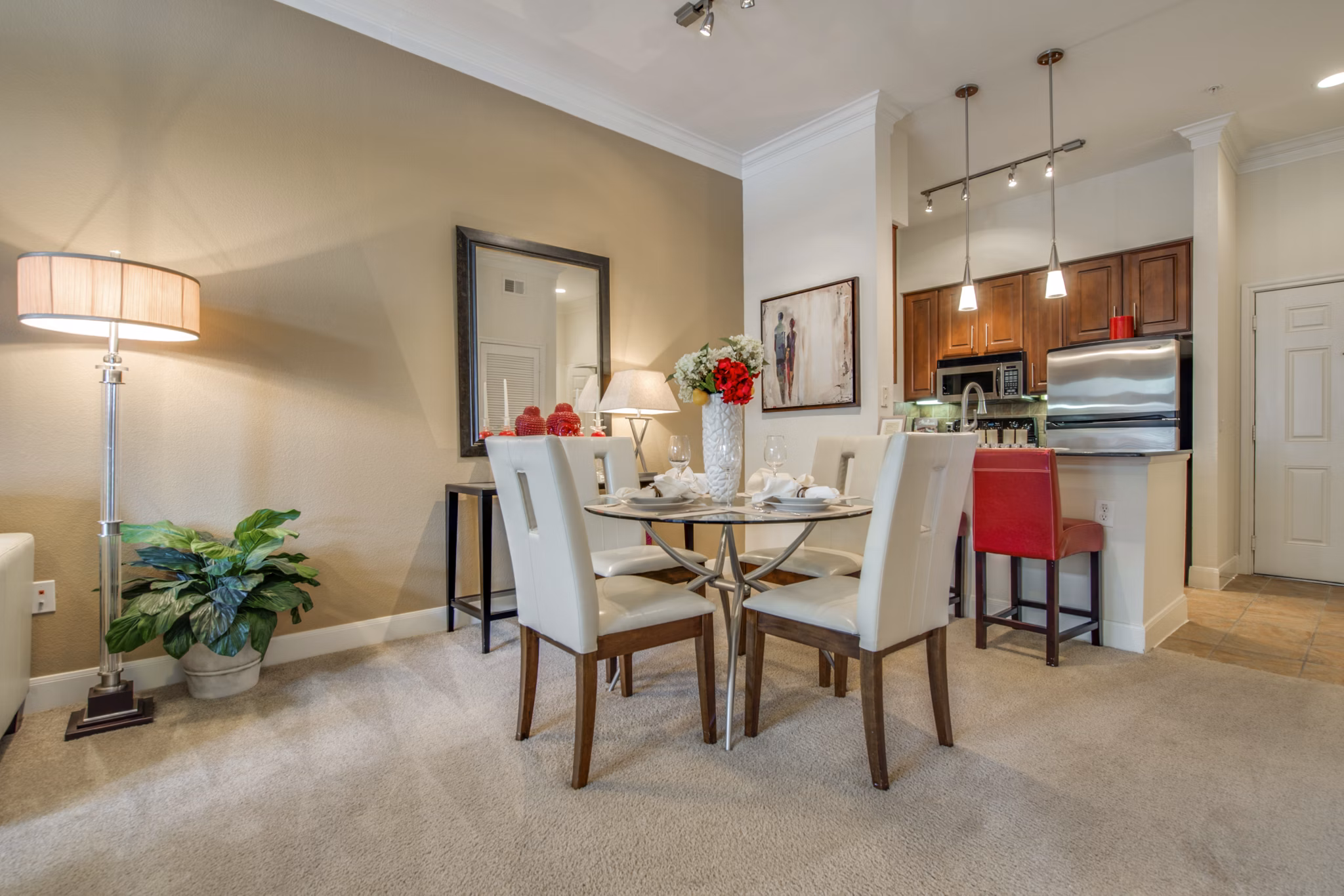 Dining room with modern furnishings at Jackson Hill Apartments