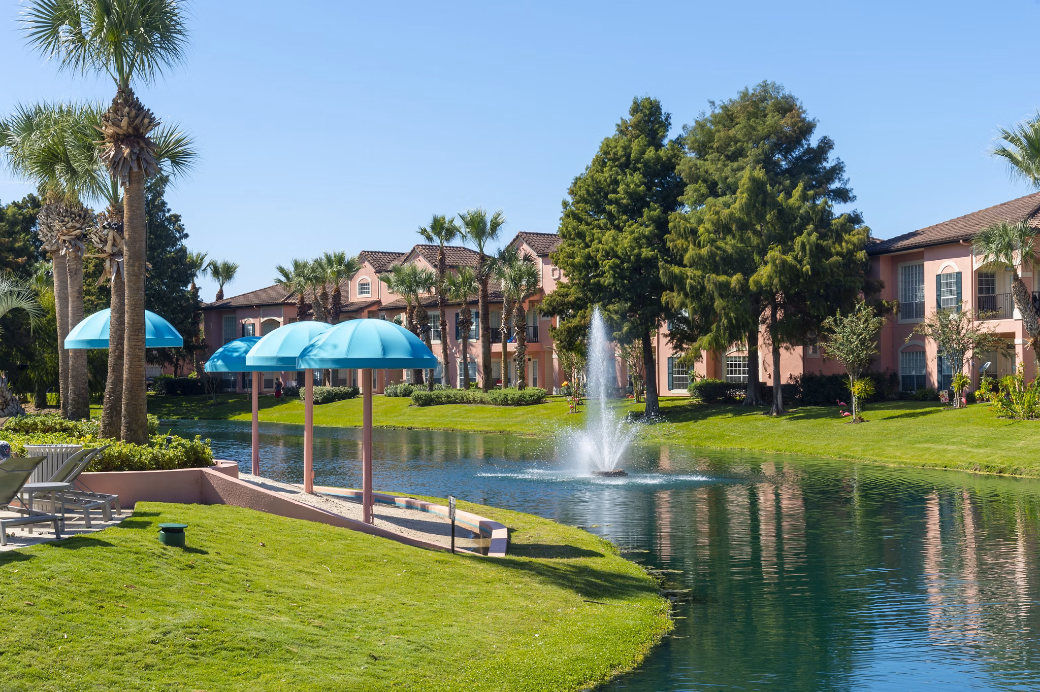 Las Palmas Apartments: Elegant of luxury apartments in a serene neighborhood, perfect for sophisticated living