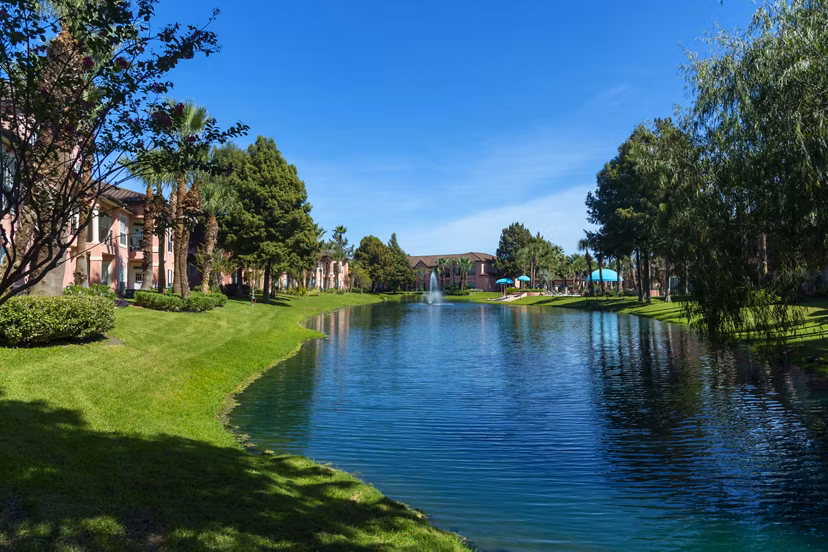Las Palmas Apartments: Stunning view of luxury apartments in a serene neighborhood