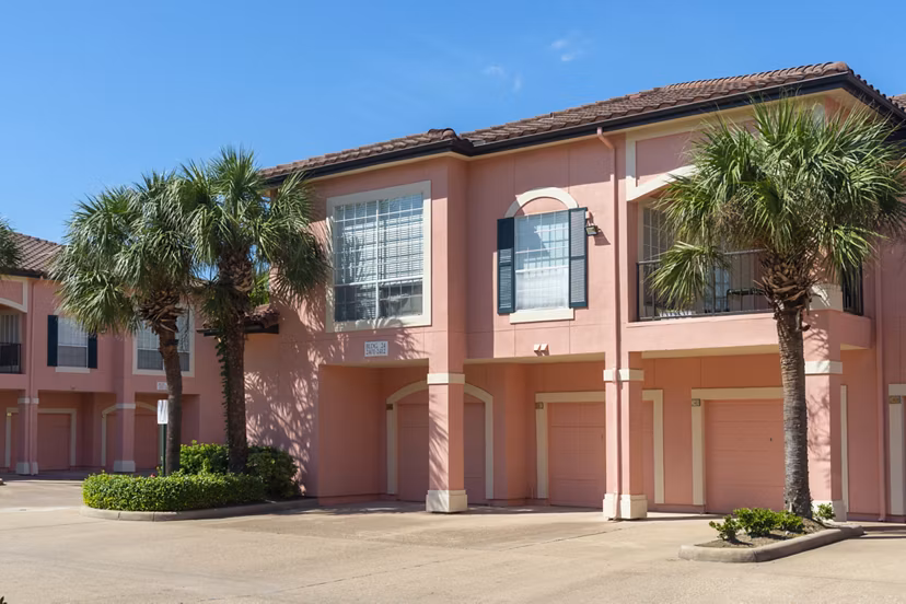 Las Palmas Apartments: Elegant view of luxury apartments in a vibrant neighborhood
