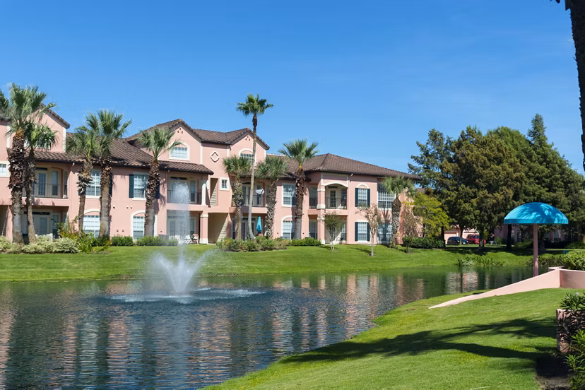 Las Palmas Apartments: Stylish view of luxury apartments in central city location