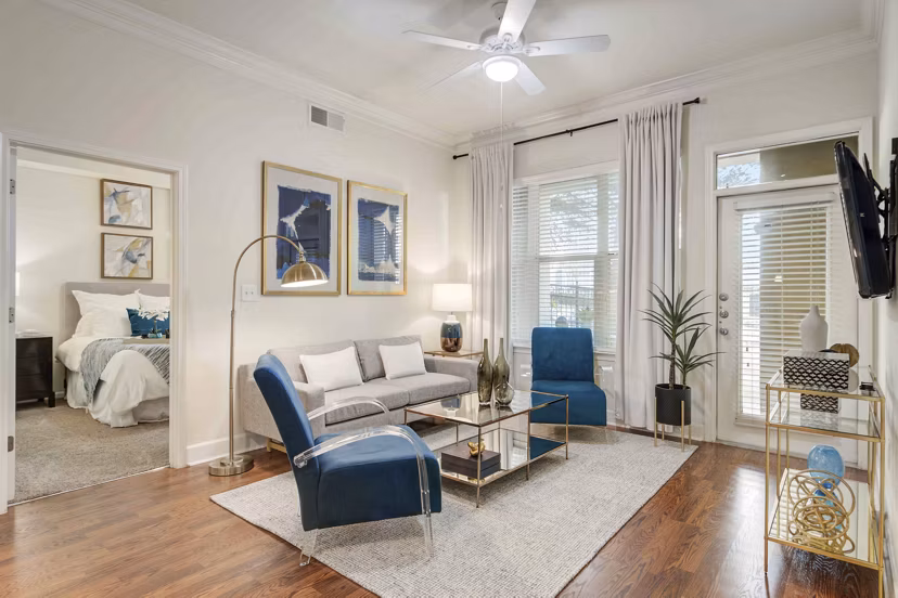 Spacious living room with contemporary furnishings in Kingsboro Luxury Apartments
