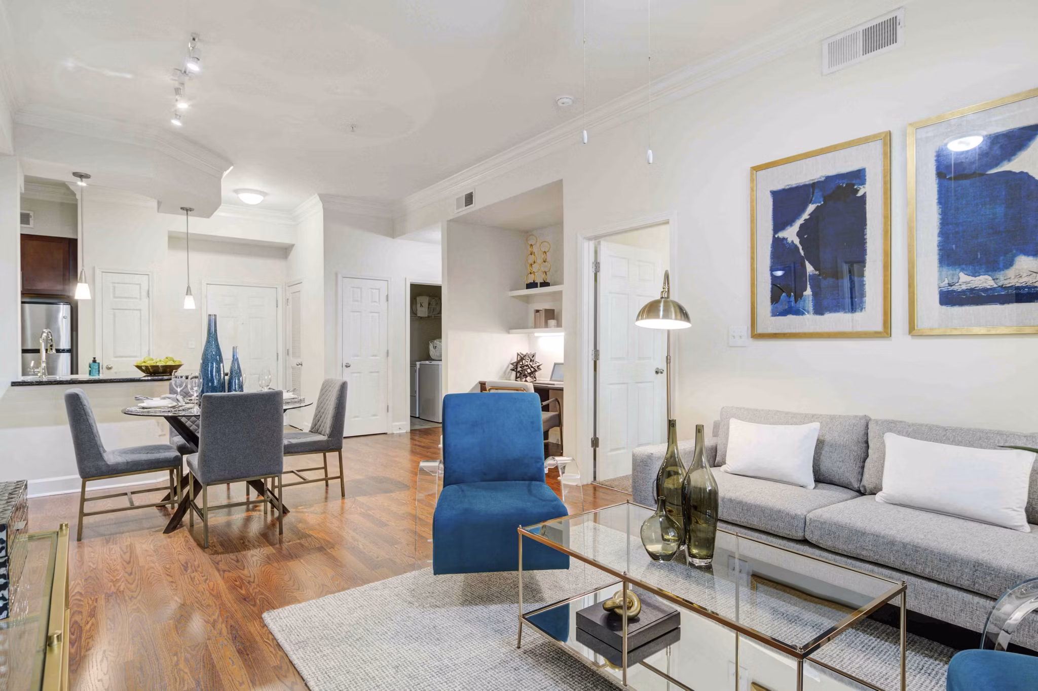 Cozy living room with elegant furnishings at Kingsboro Luxury Apartments