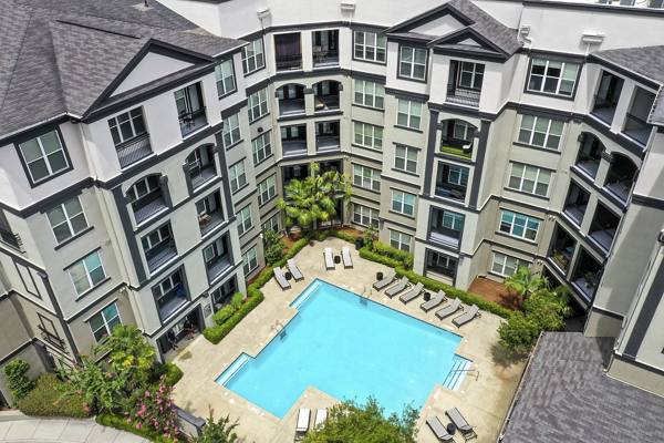 pool at Kingsboro Luxury Apartments