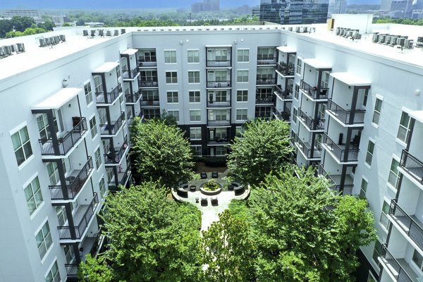 exterior at Peachtree Dunwoody Place Apartments