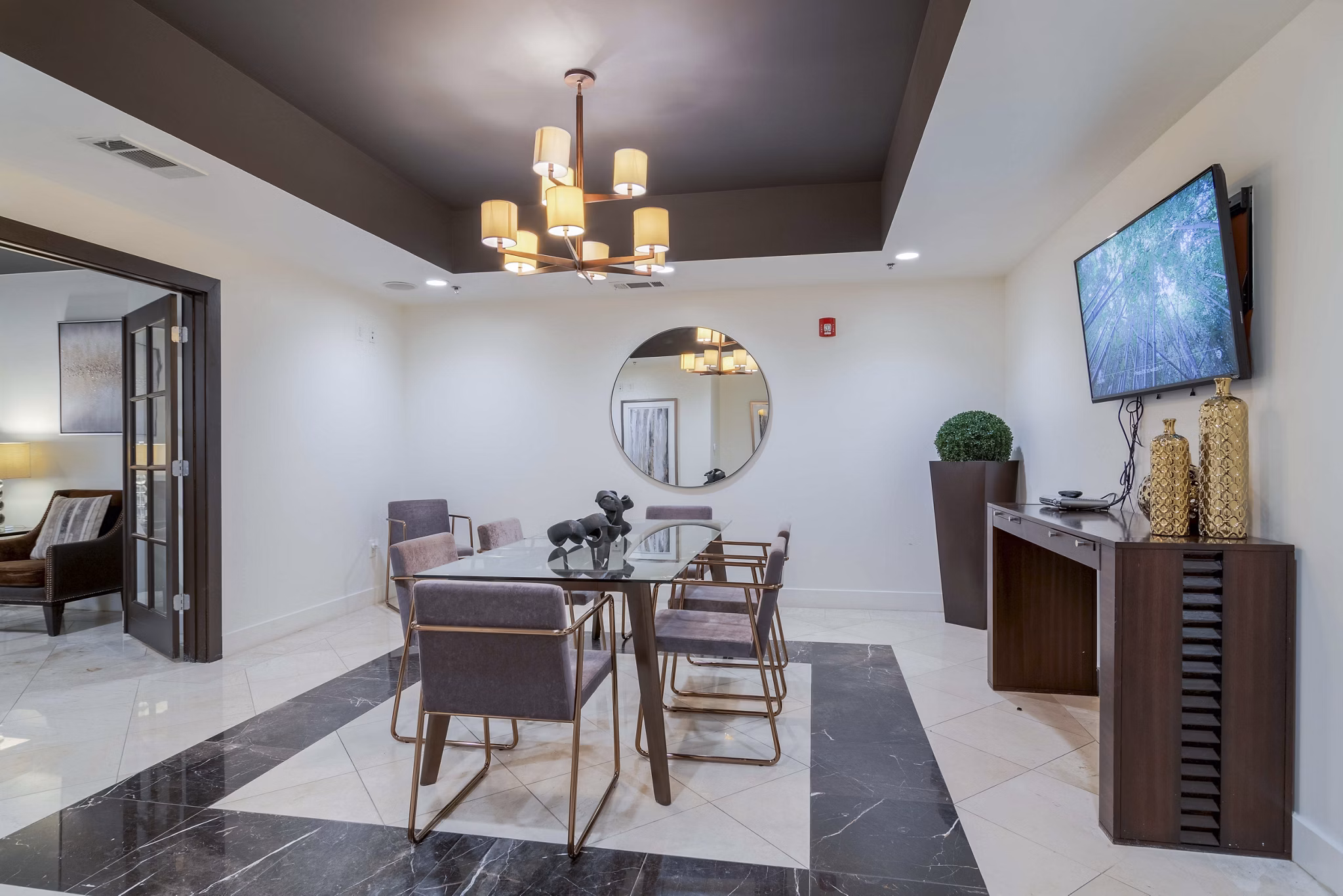 Clubhouse amenities at Peachtree Dunwoody Place Apartments featuring a modern lounge and meeting space