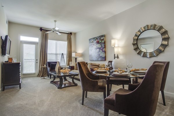dining room at Peachtree Dunwoody Place Apartments
