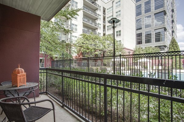 patio/balcony at Peachtree Dunwoody Place Apartments