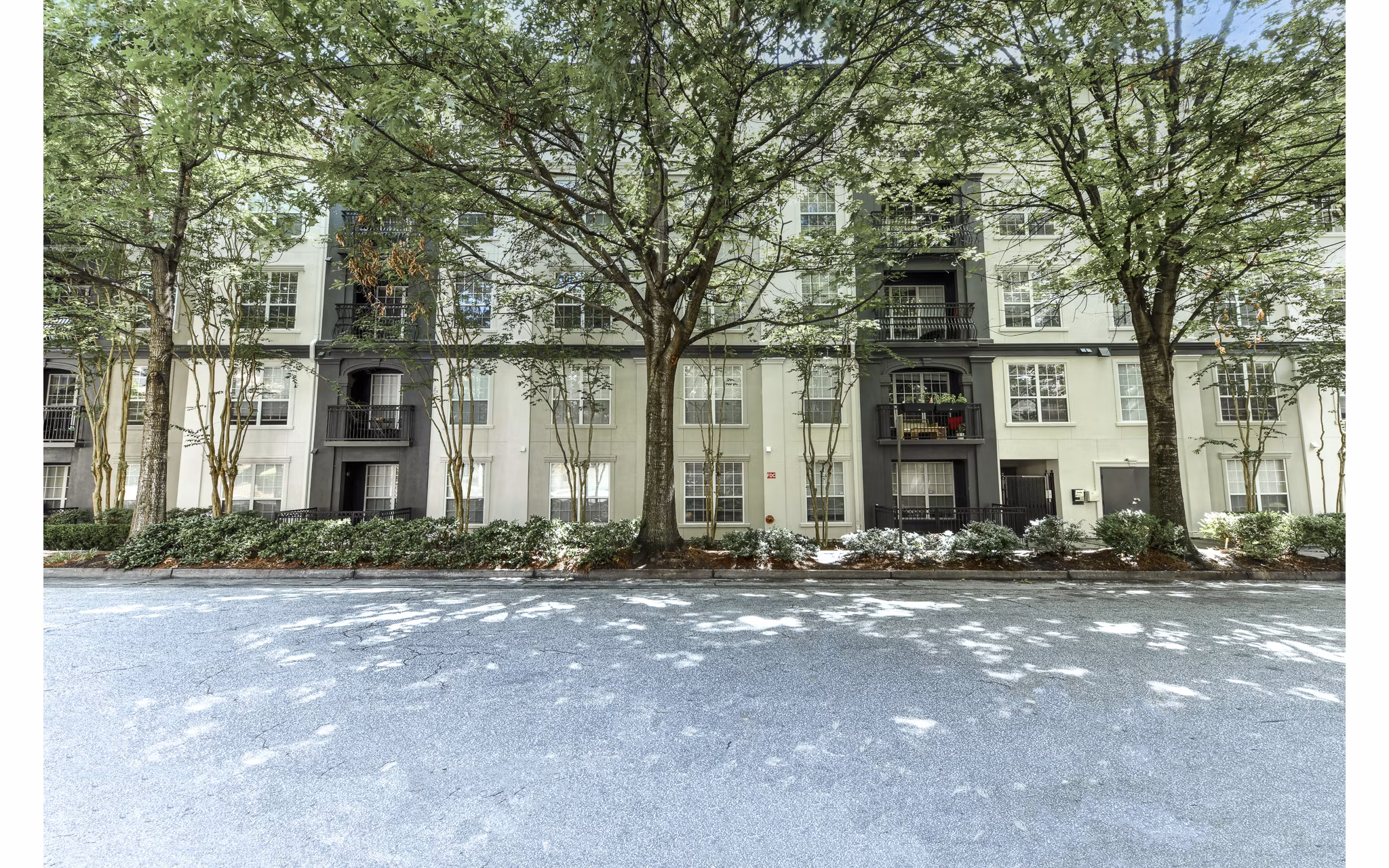 Phipps Place Apartments: Elegant luxury high-rise in the heart of the city