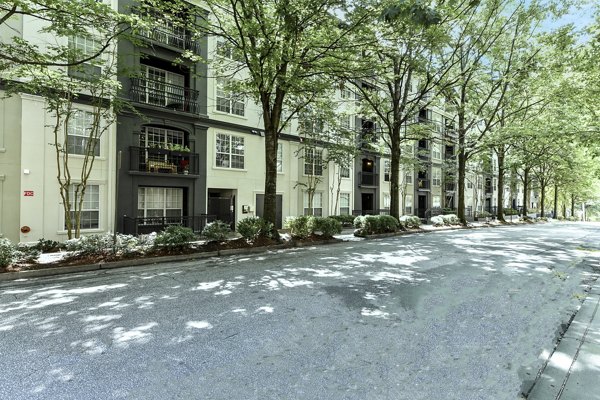 Phipps Place Apartments: Luxury building in vibrant neighborhood