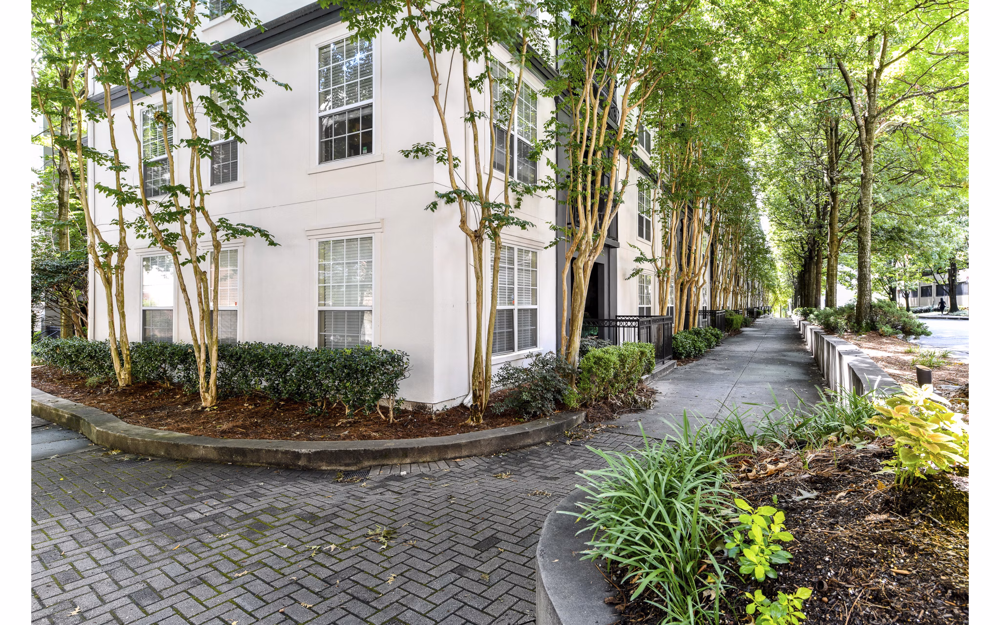 Phipps Place Apartments: Elegant of luxury high-rise apartments in premium Atlanta location