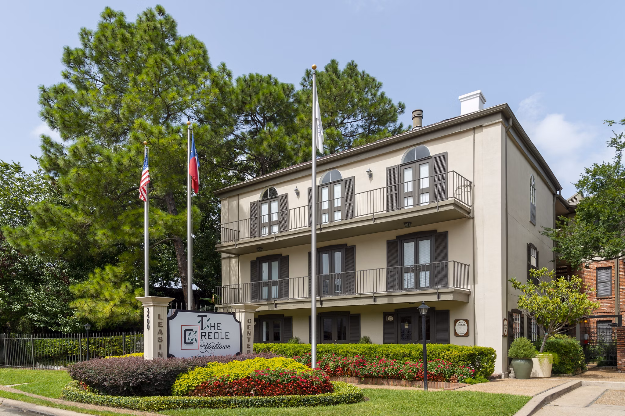 The Creole on Yorktown: Elegant luxury apartments in Houston
