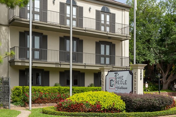 The Creole on Yorktown: Elegant of luxury apartments in a vibrant urban setting