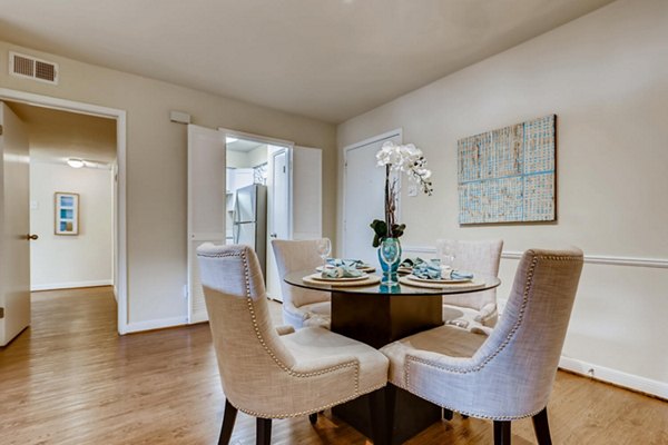 dining area at The Creole on Yorktown Apartments