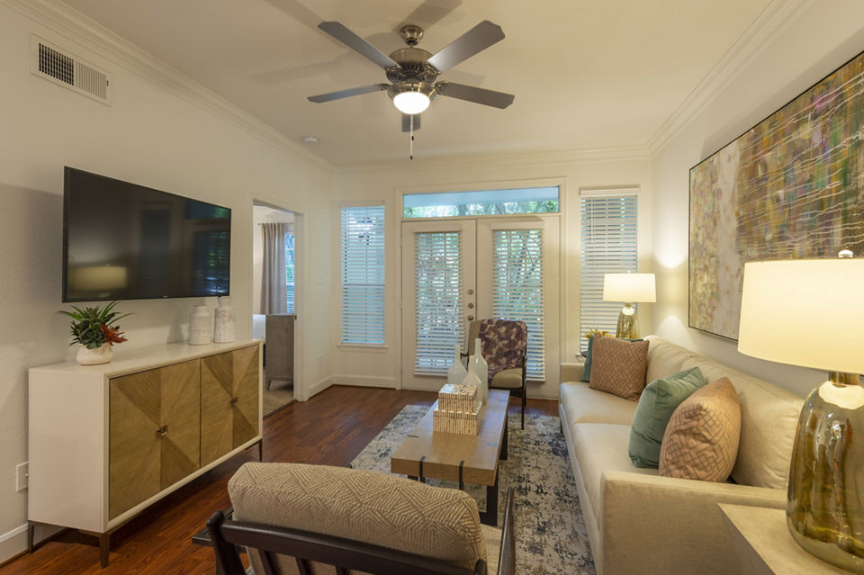 Living room with modern dÃ©cor and ample natural light at The Park on Memorial Apartments