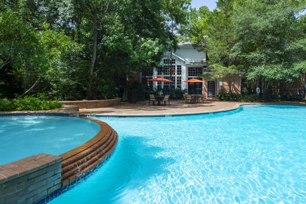 Modern outdoor pool at The Park on Memorial Apartments features luxury seating and lush landscaping, perfect for relaxation