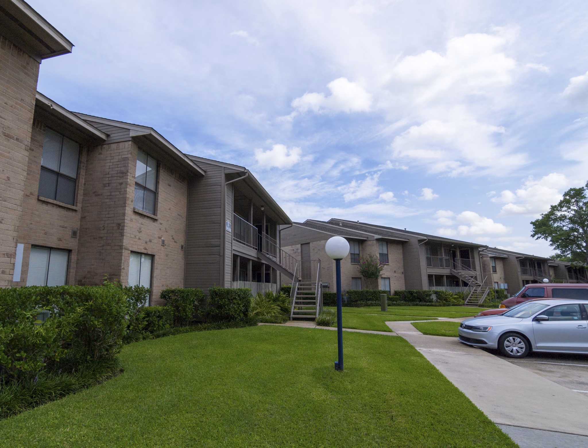 The Pines of Woodforest: Classic garden-style apartments with lush landscaping in Conroe, Texas