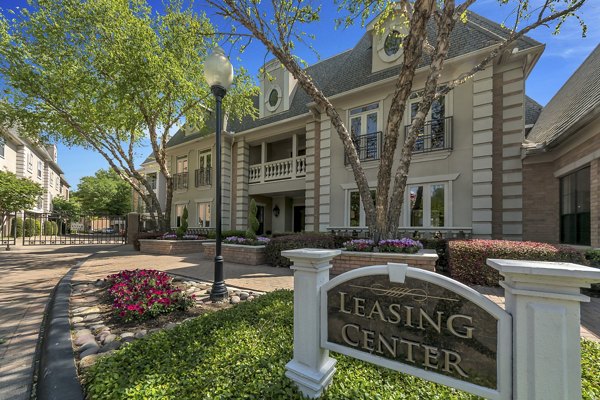 Renaissance at Preston Hollow: Elegant luxury apartments in Dallas