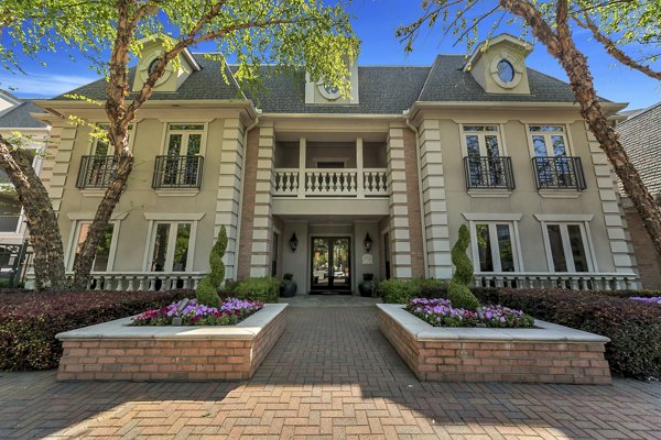 exterior at Renaissance at Preston Hollow Apartments