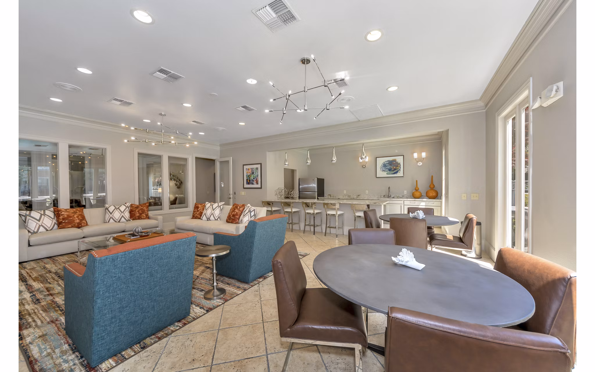 Clubhouse with modern furnishings at Renaissance at Preston Hollow Apartments