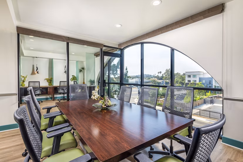 clubhouse meeting facility at Latitude33 Apartments